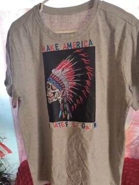 Unisex L Gray Graphic Make America GratefulTee with Colorful Native Skull Design